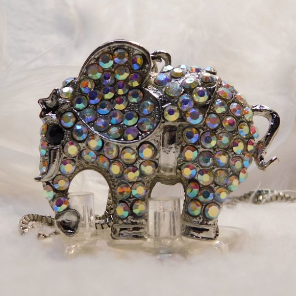 ELEPHANT Pendant Silver tone with chain - Picture 2 of 11